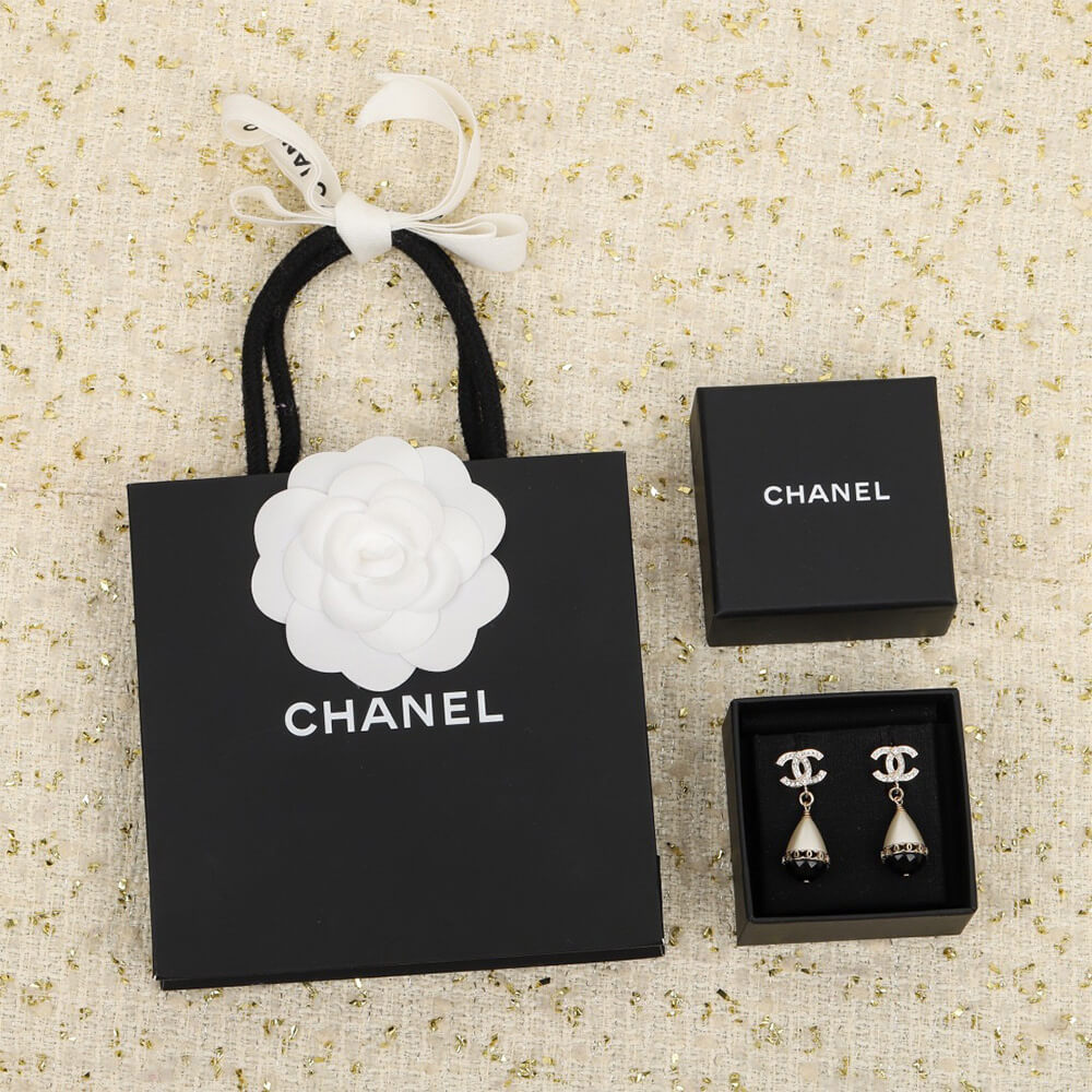 Ch**el D1am0nd EARRINGS