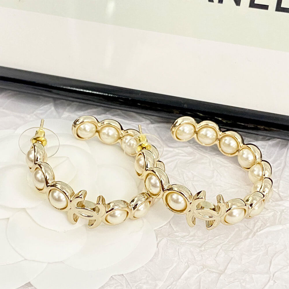 Ch**el PEARL EARRINGS