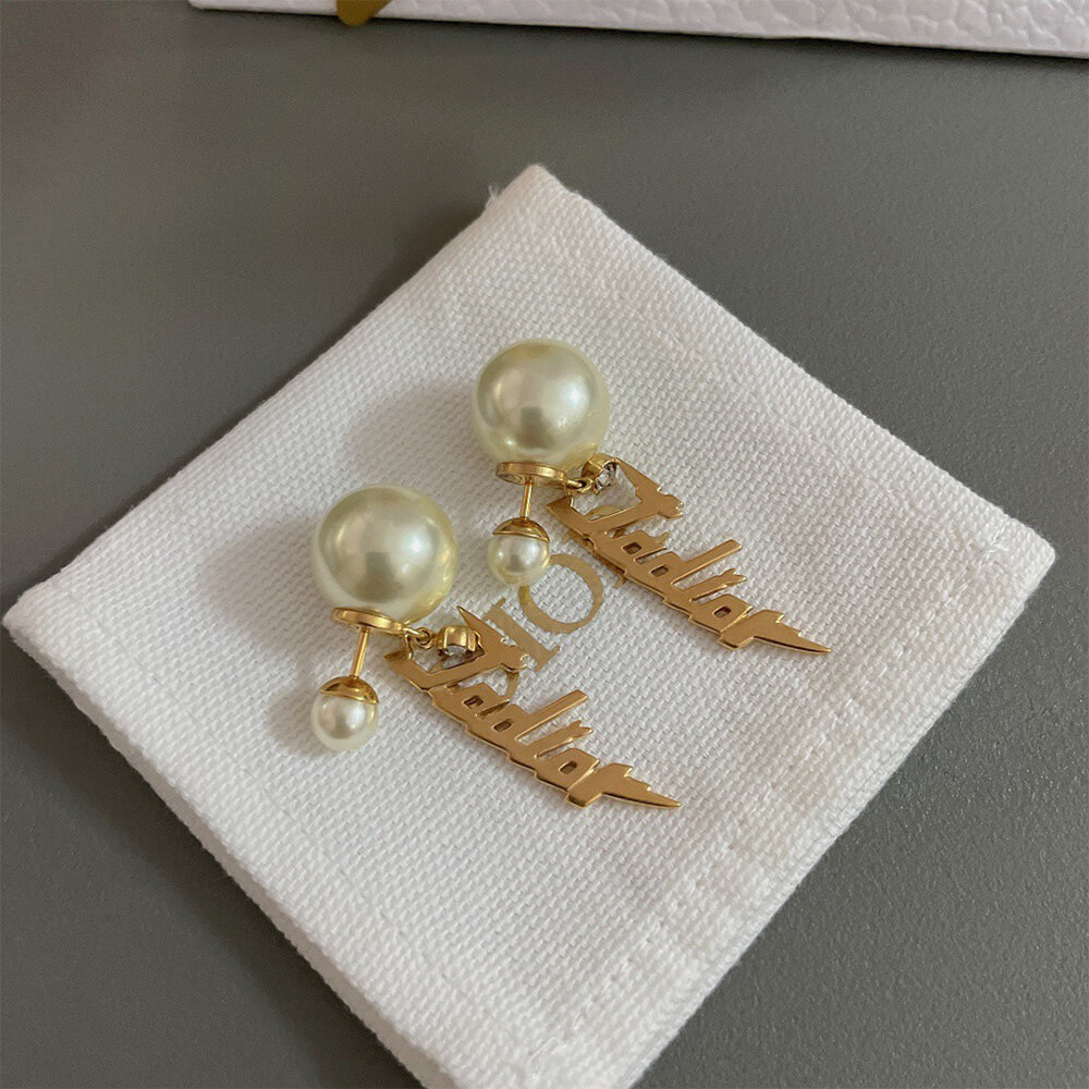 D10r PEARL EARRINGS