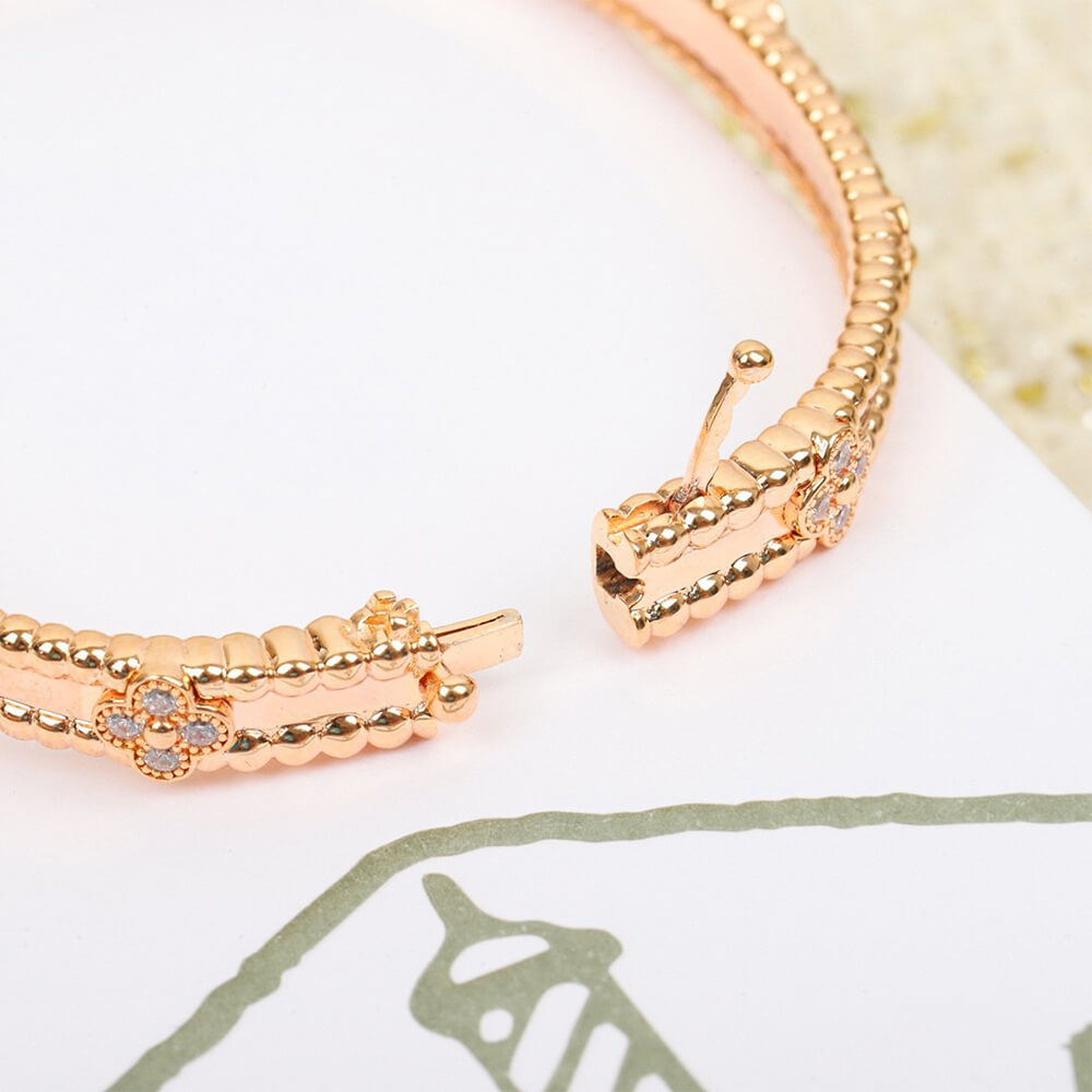 V*n Cl**f & Arpels Perlée sweet clovers bracelet, medium model