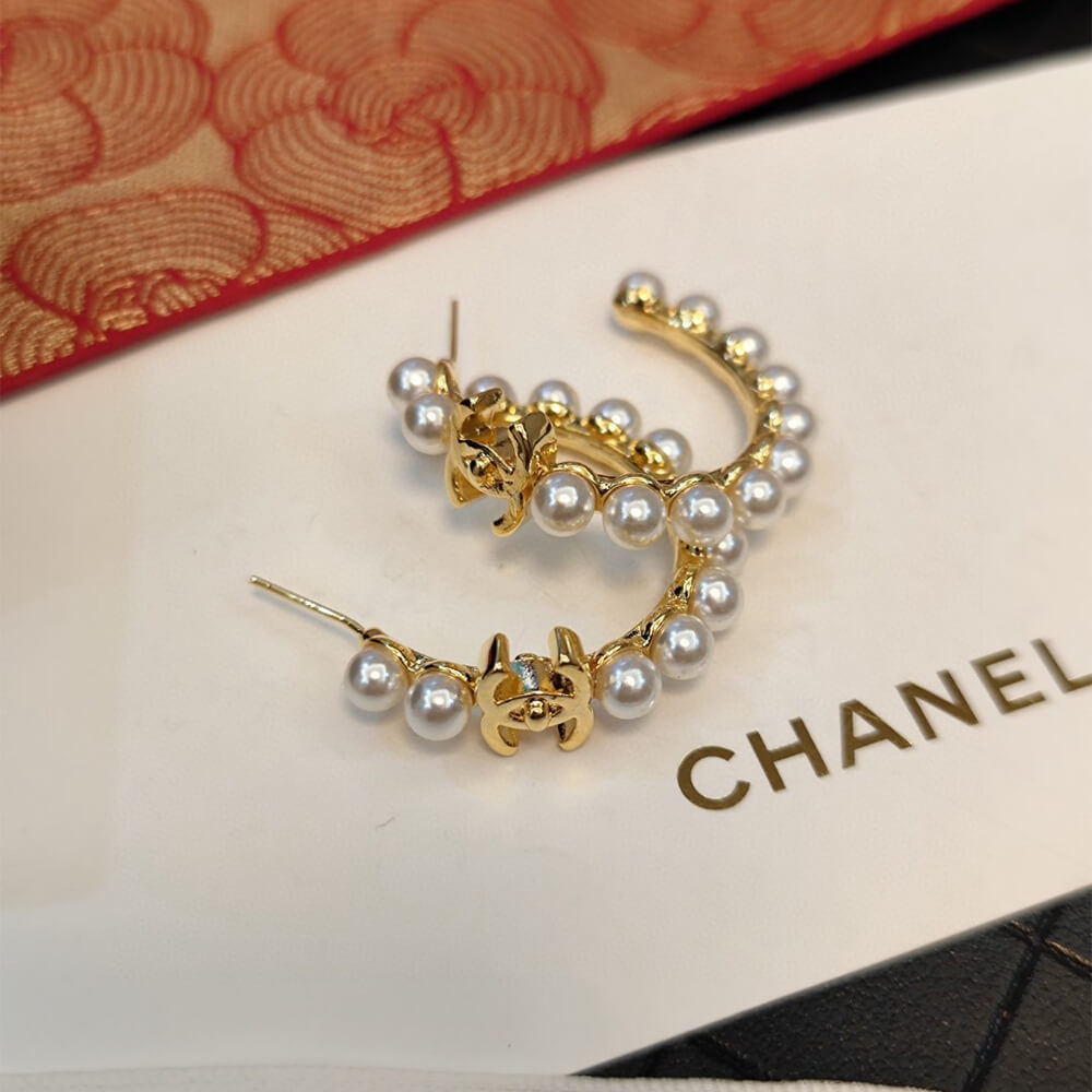 Ch**el PEARL EARRINGS