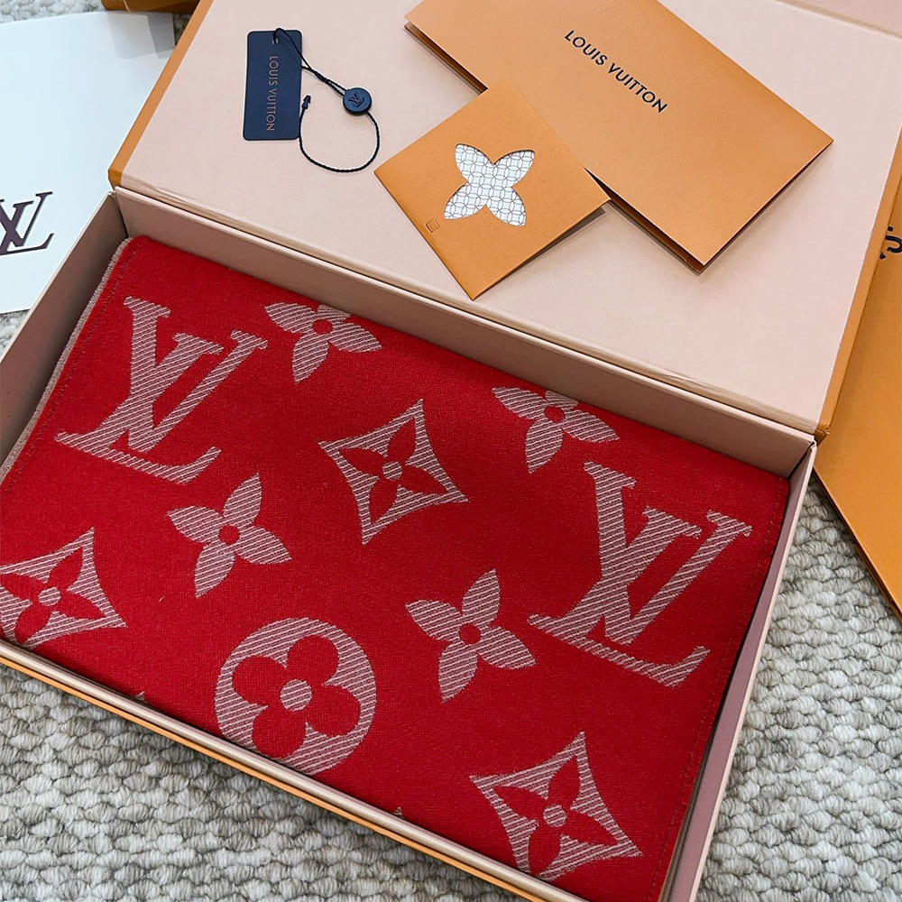 LV  ESSENTIAL Scarf