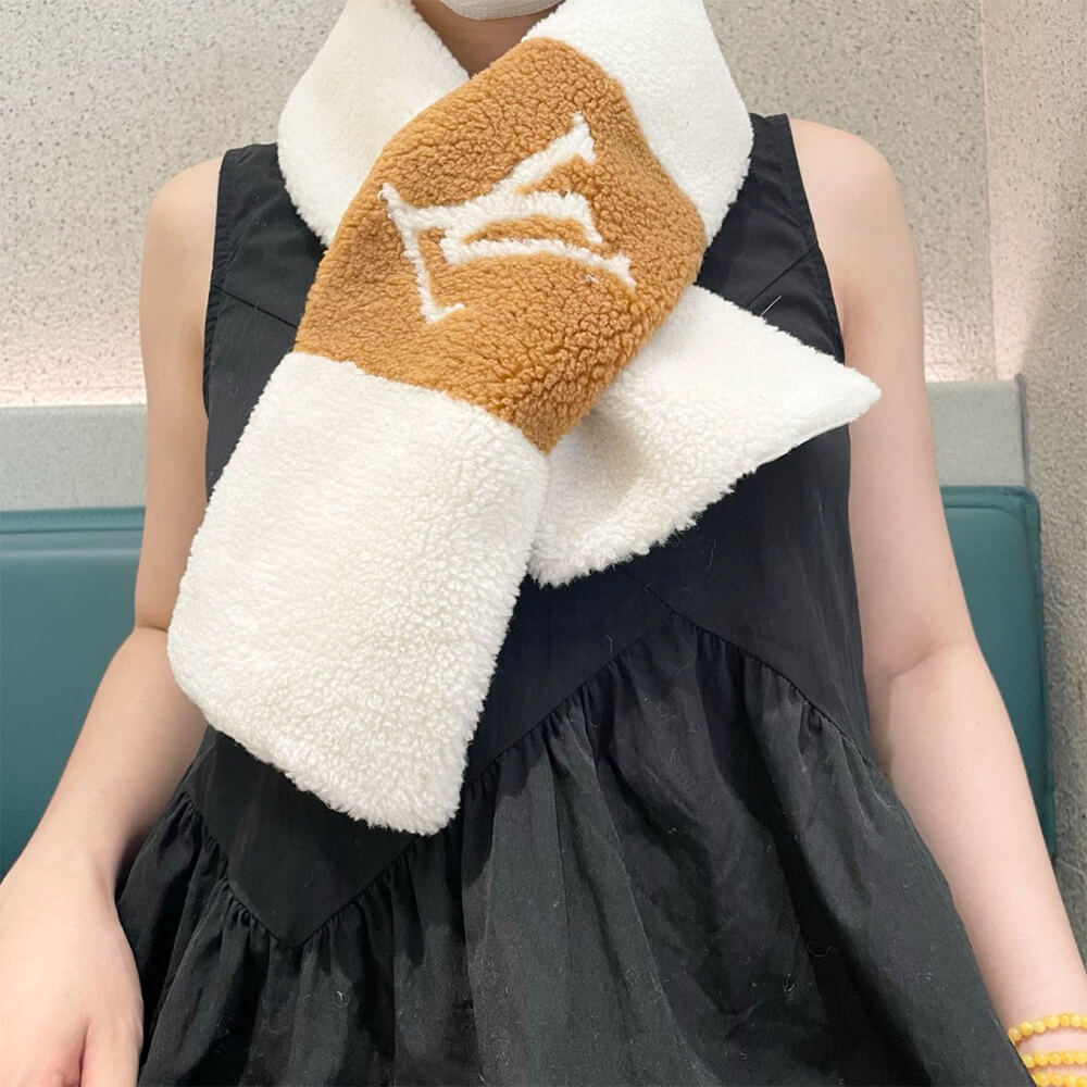 LV Never Freeze Scarf
