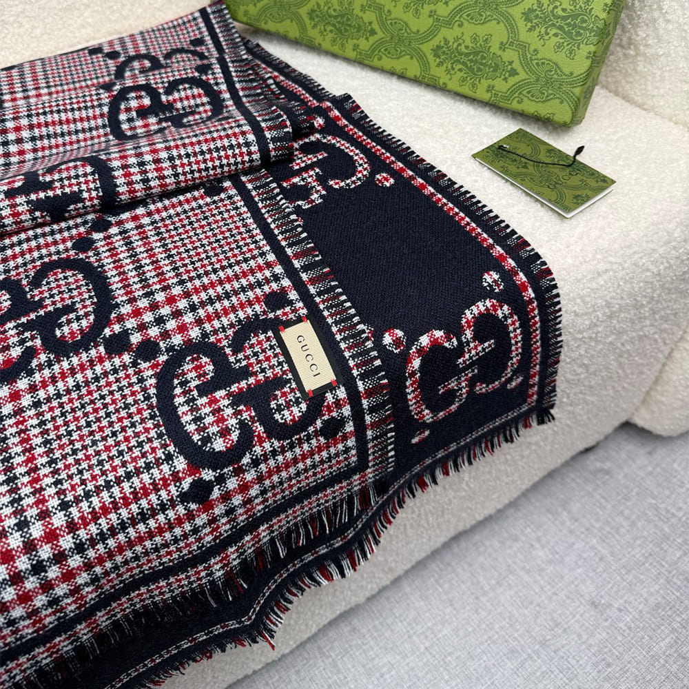 Gvc*1 GG wool scarf