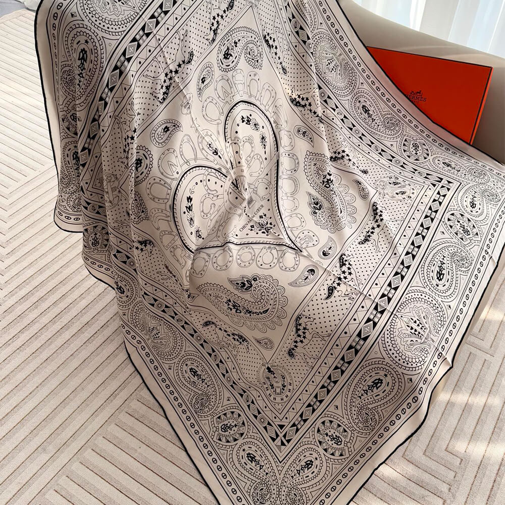 H**me5 Cheval de Coeur Bandana shawl 140