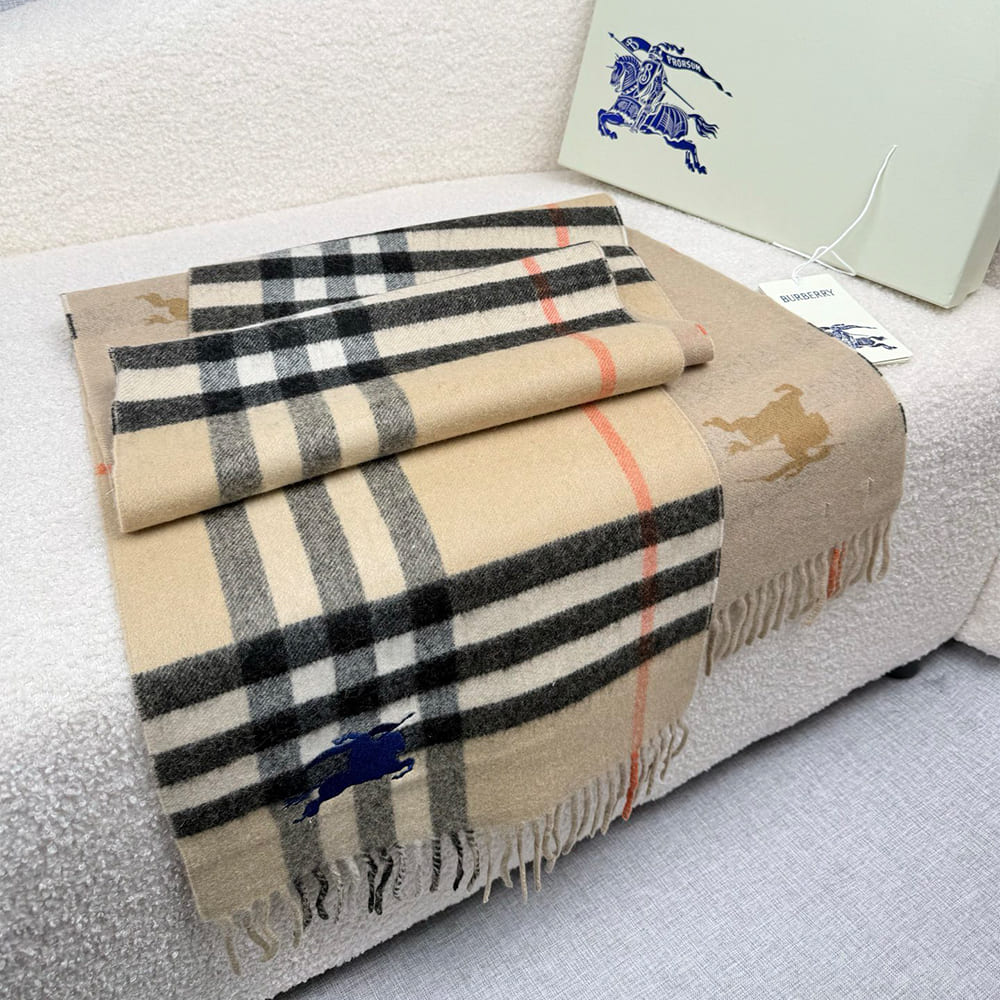 Bv*b*rry Scarf