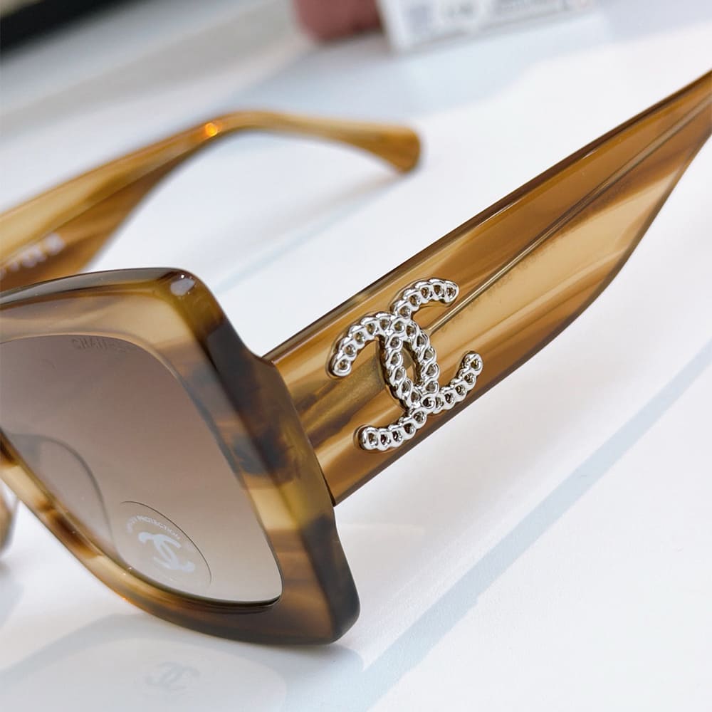 Ch**el Square Sunglasses