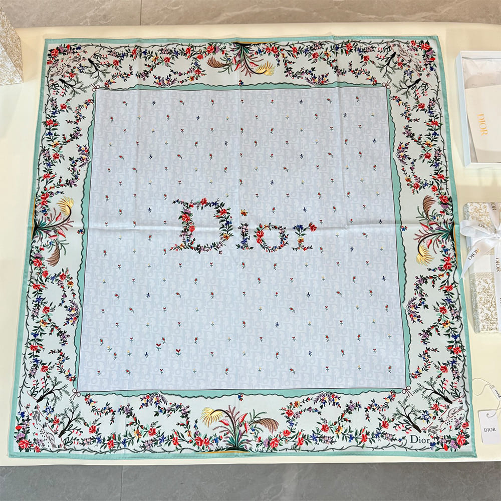 D10ramour Revolution Flowers 90 Square Scarf