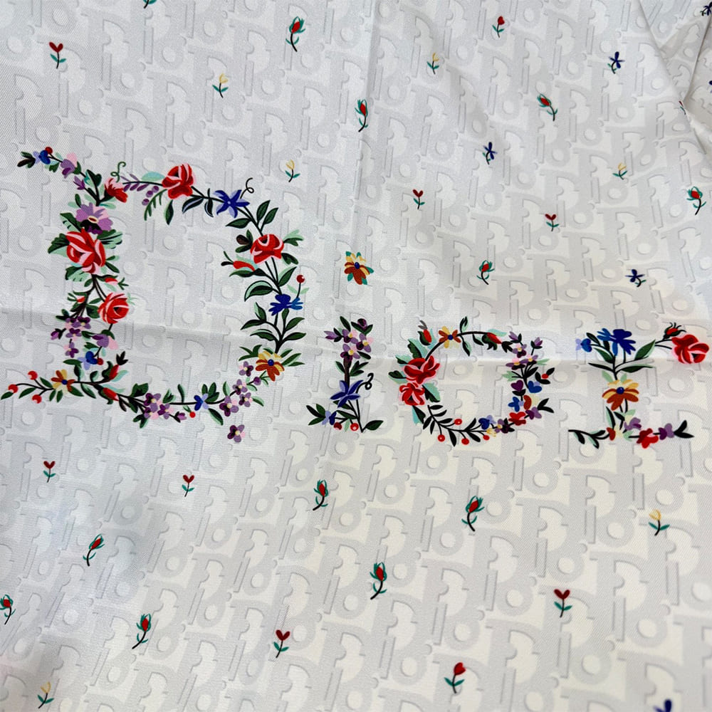 D10ramour Revolution Flowers 90 Square Scarf