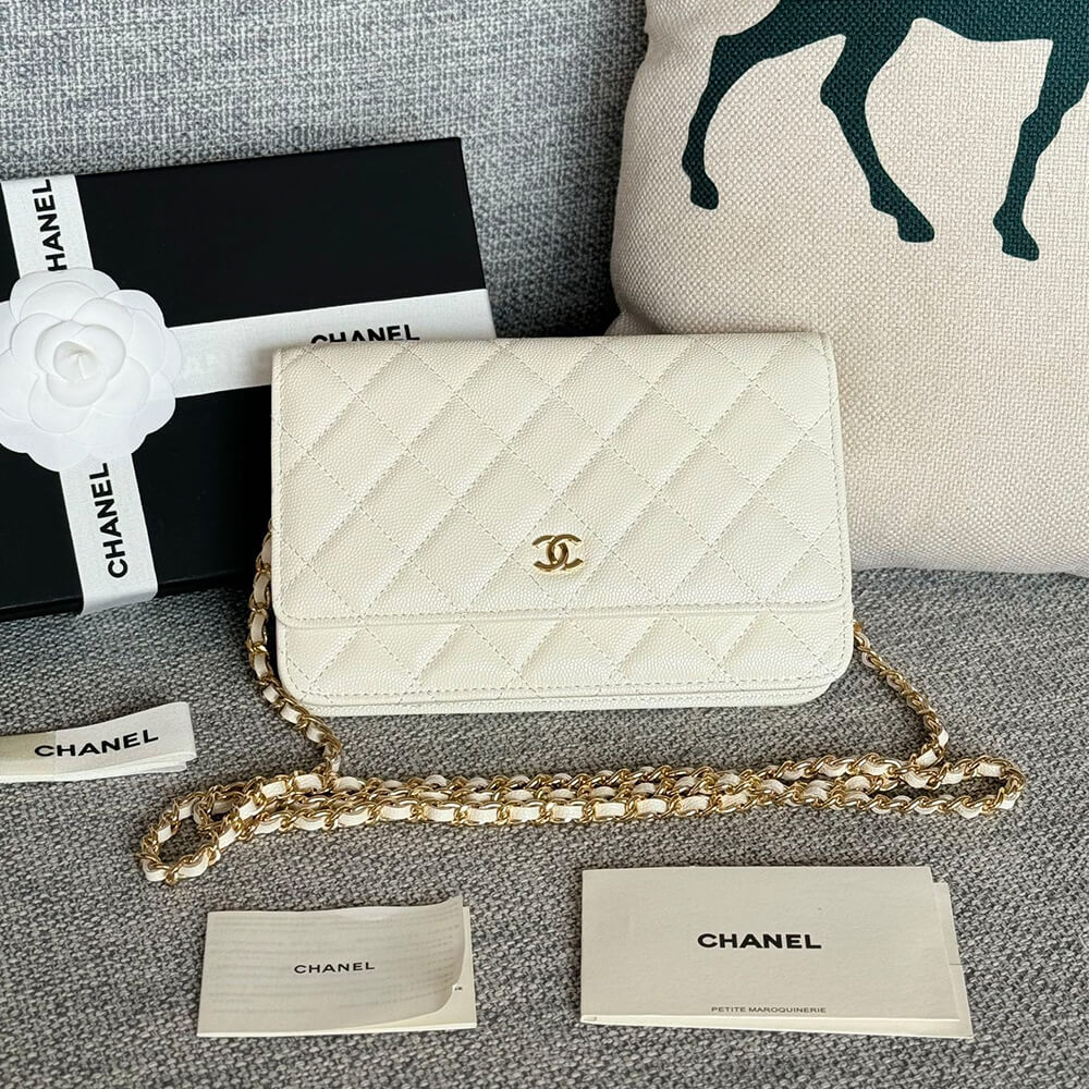 Ch**el classic chain wallet