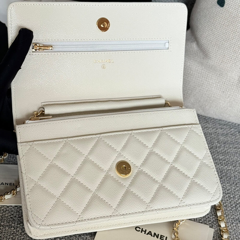 Ch**el classic chain wallet