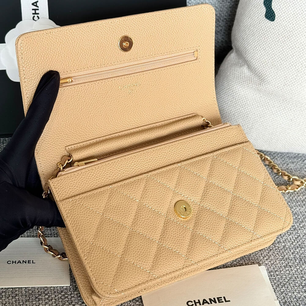 Ch**el classic chain wallet