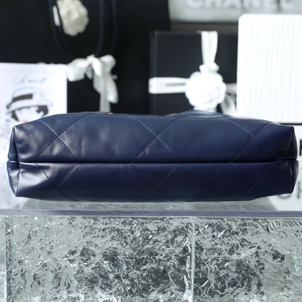 Ch**el 22 SMALL HANDBAG(high-end grade)