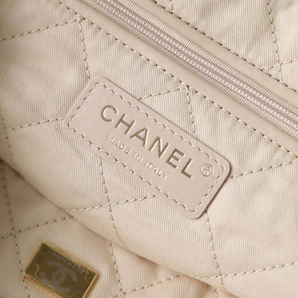 Ch**el 22 SMALL HANDBAG(high-end grade)