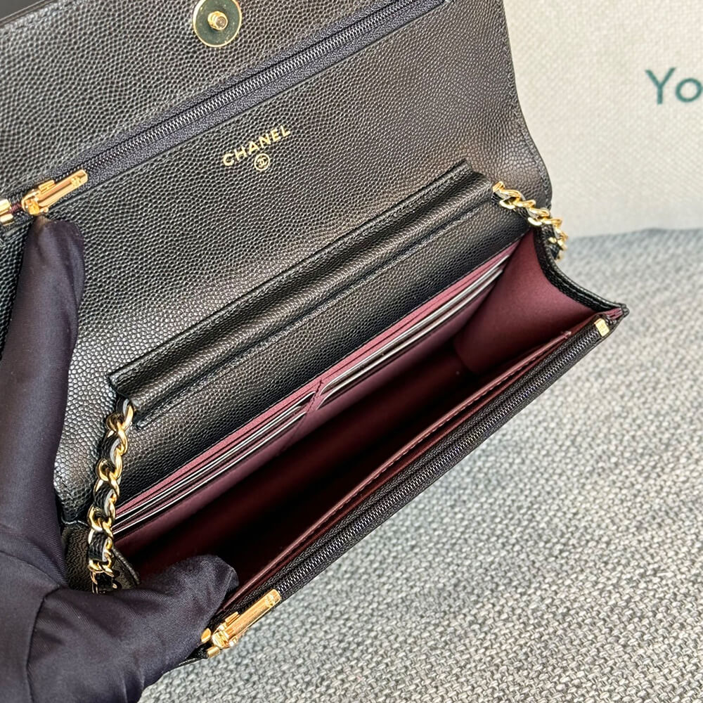 Ch**el classic chain wallet