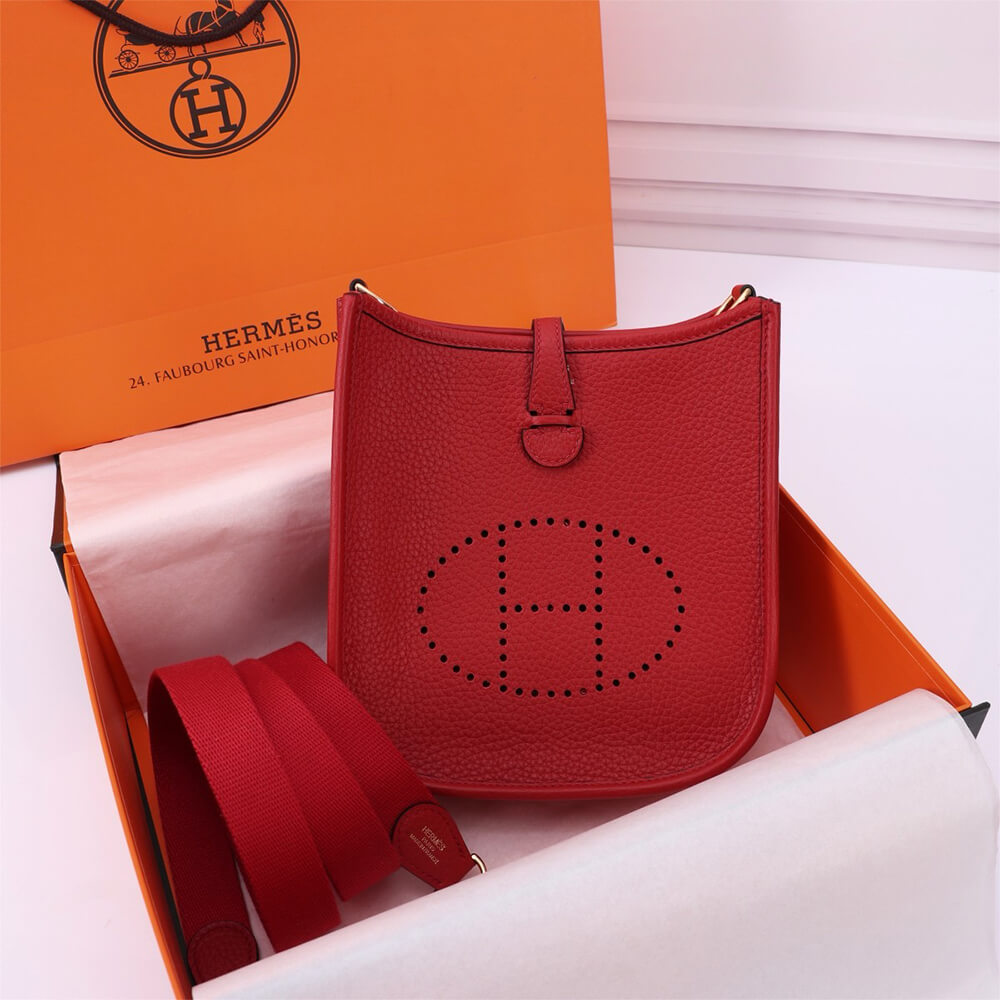 H**me5 Evelyne 16
