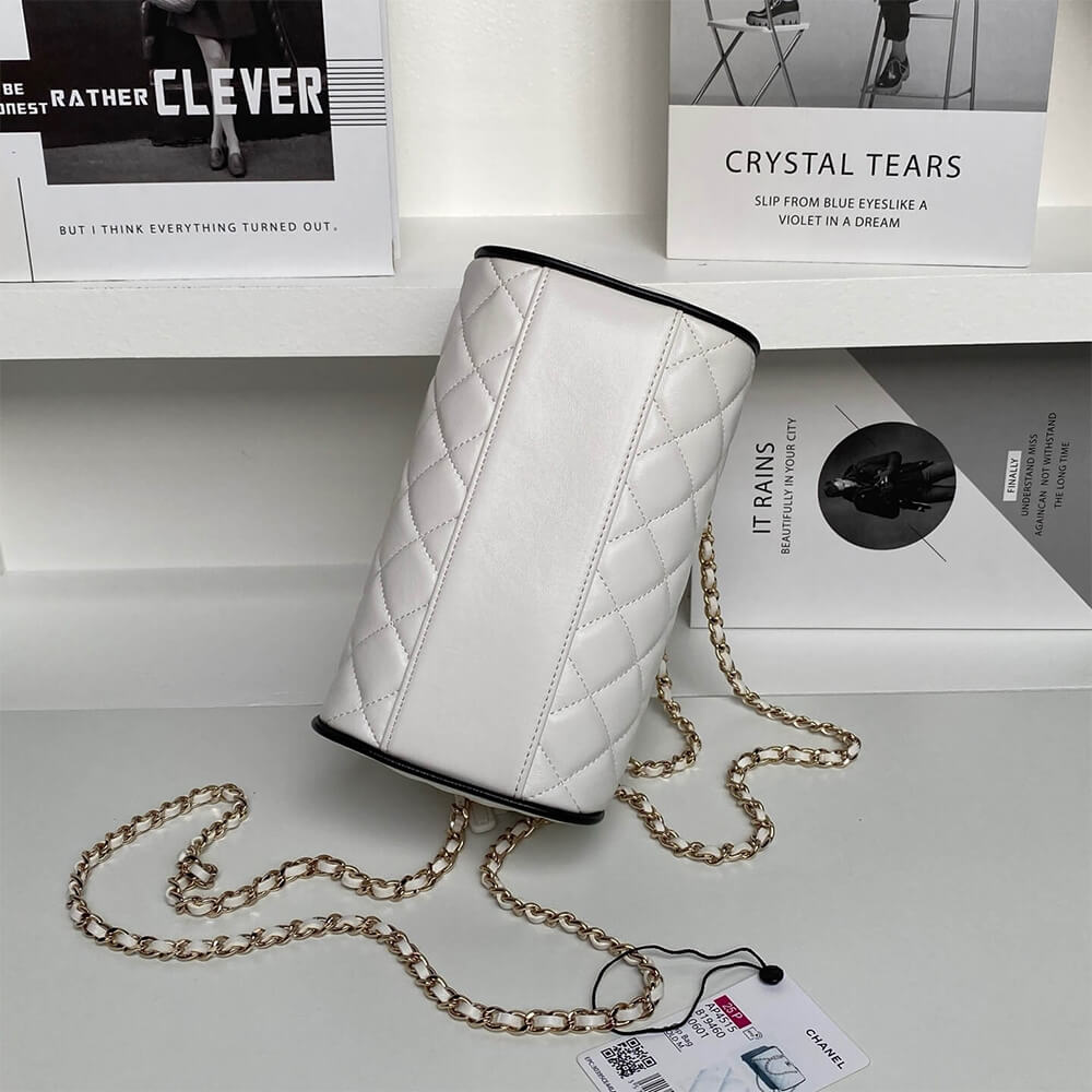 Ch**el Clutch with Chain(HIGH-END GRADE)