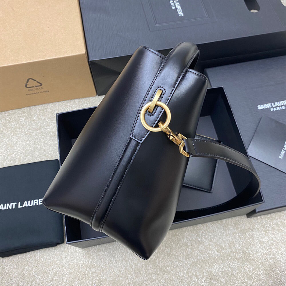 Y51 LE 37 small in shiny leather