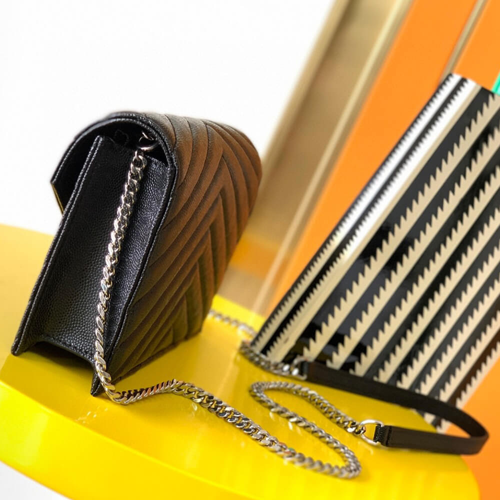 Y51 cassandre envelope chain wallet in grain de poudre leather(High-end Grade)