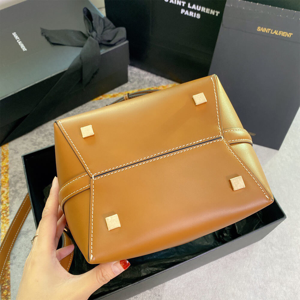 Y51 LE 37 small in shiny leather