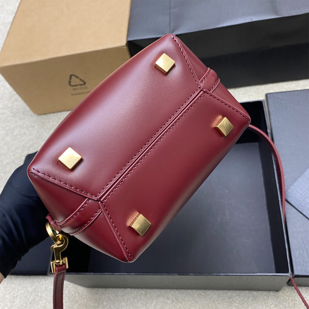 Y51 LE 37 mini in shiny leather