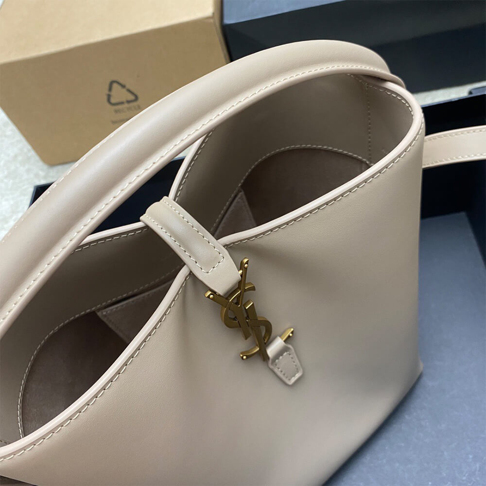 Y51 LE 37 small in shiny leather