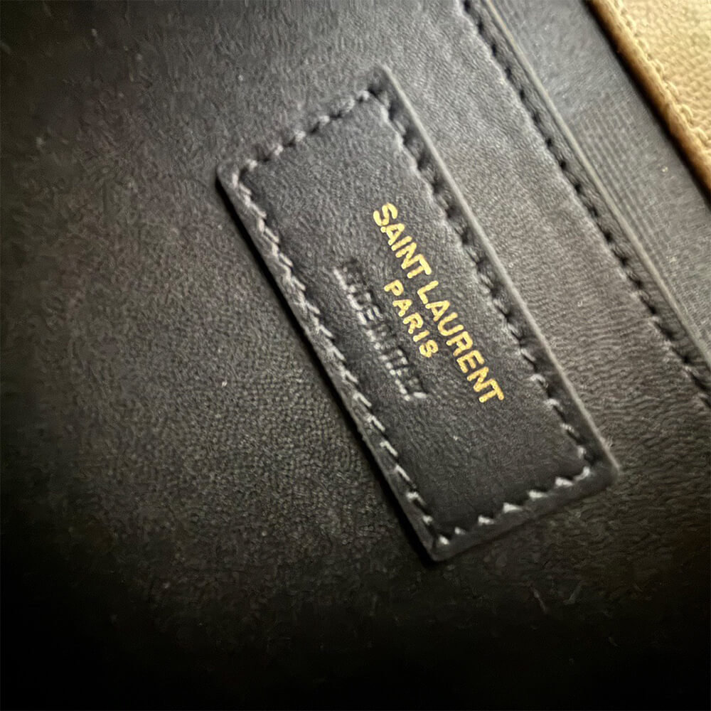 Y51 envelope medium in grained leather
