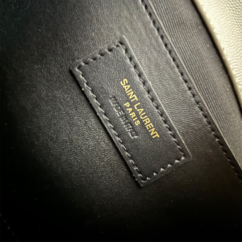 Y51 envelope medium in grained leather