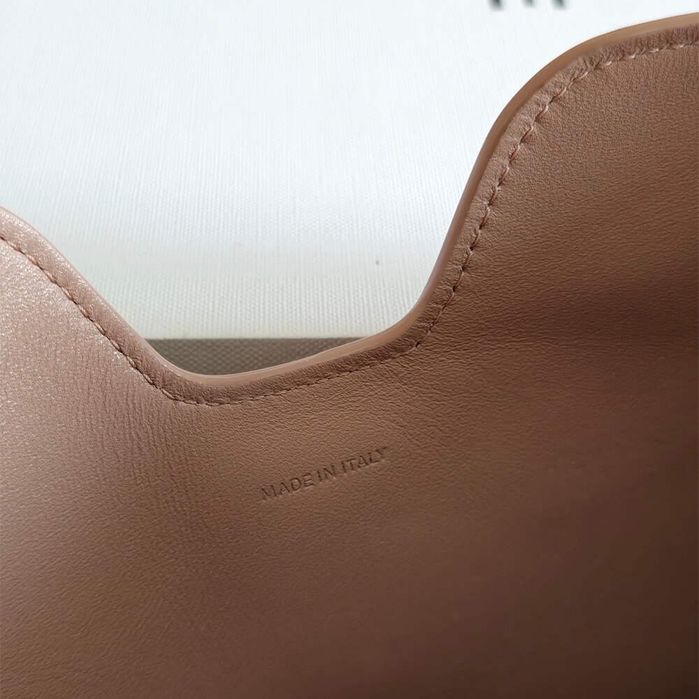 Ce1i*e SMALL CAMILLE 16 SOFT BAG IN SMOOTH CALFSKIN(HIGH-END GRADE)