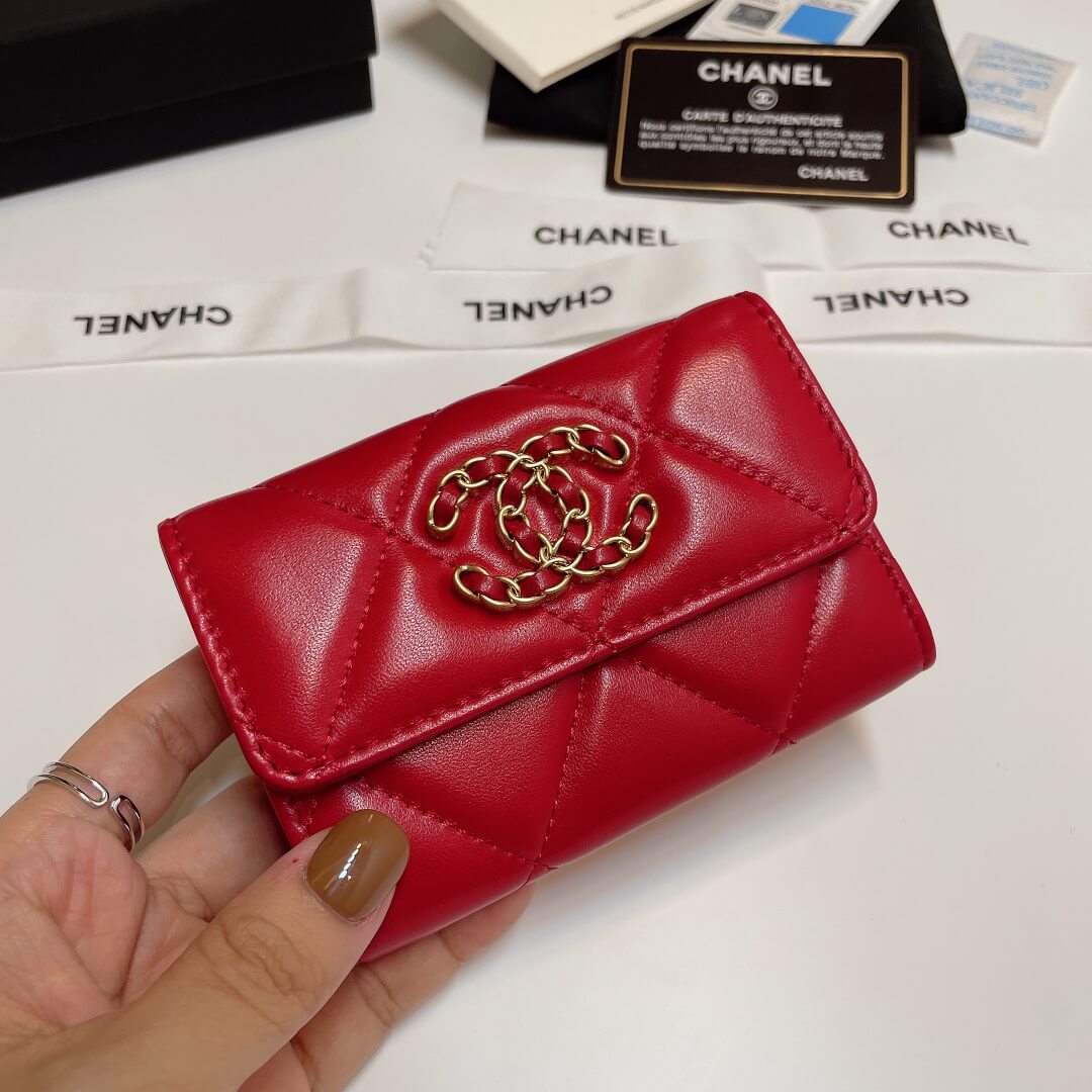 Ch**el 19 card holder with flap