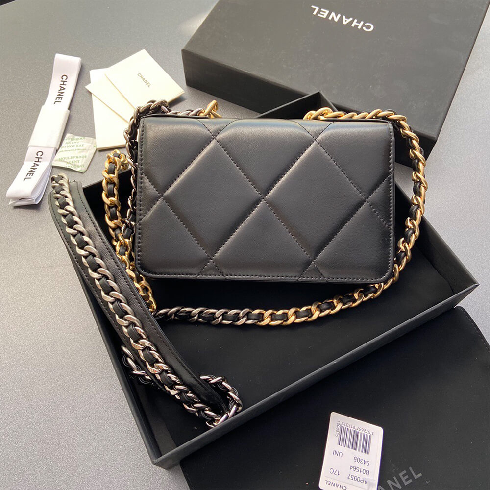 Ch**el 19 Wallet on Chain(high-end grade)