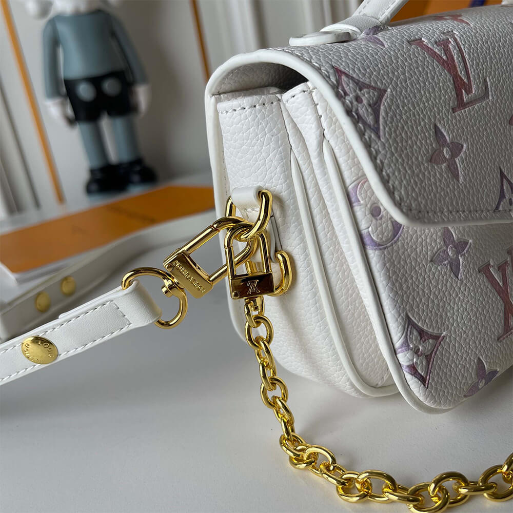 LV Pochette Métis East West