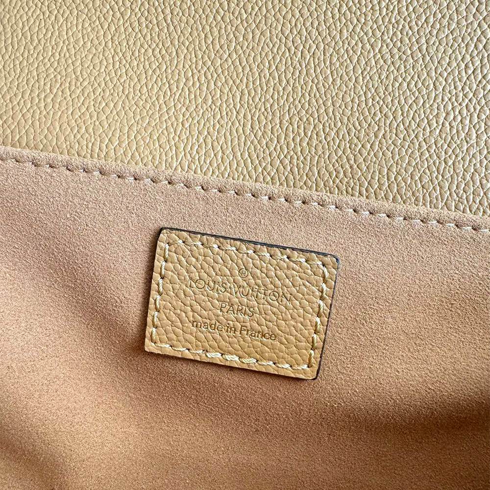 LV Pochette Métis East West
