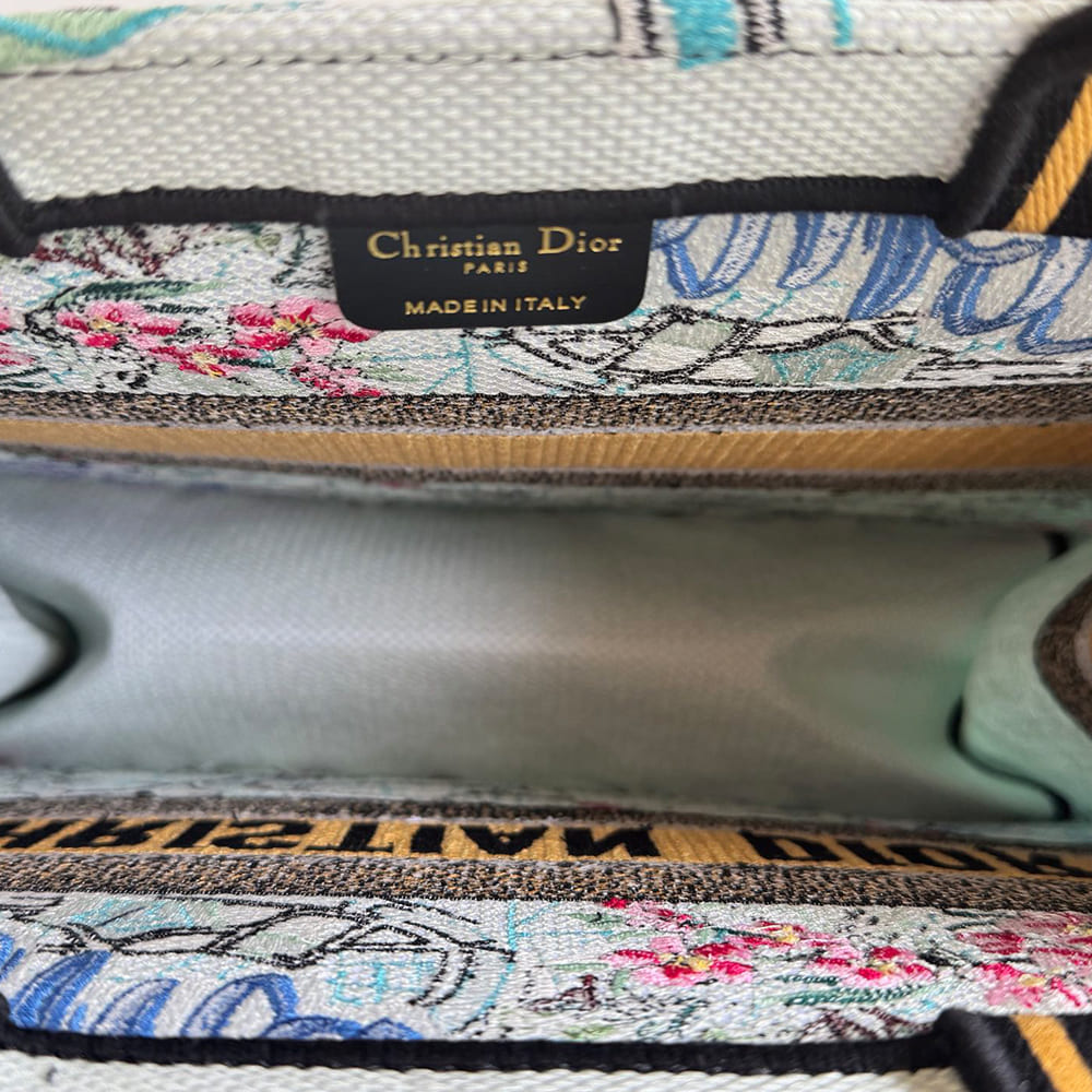 D10r Souvenir Medium D10r Book Tote