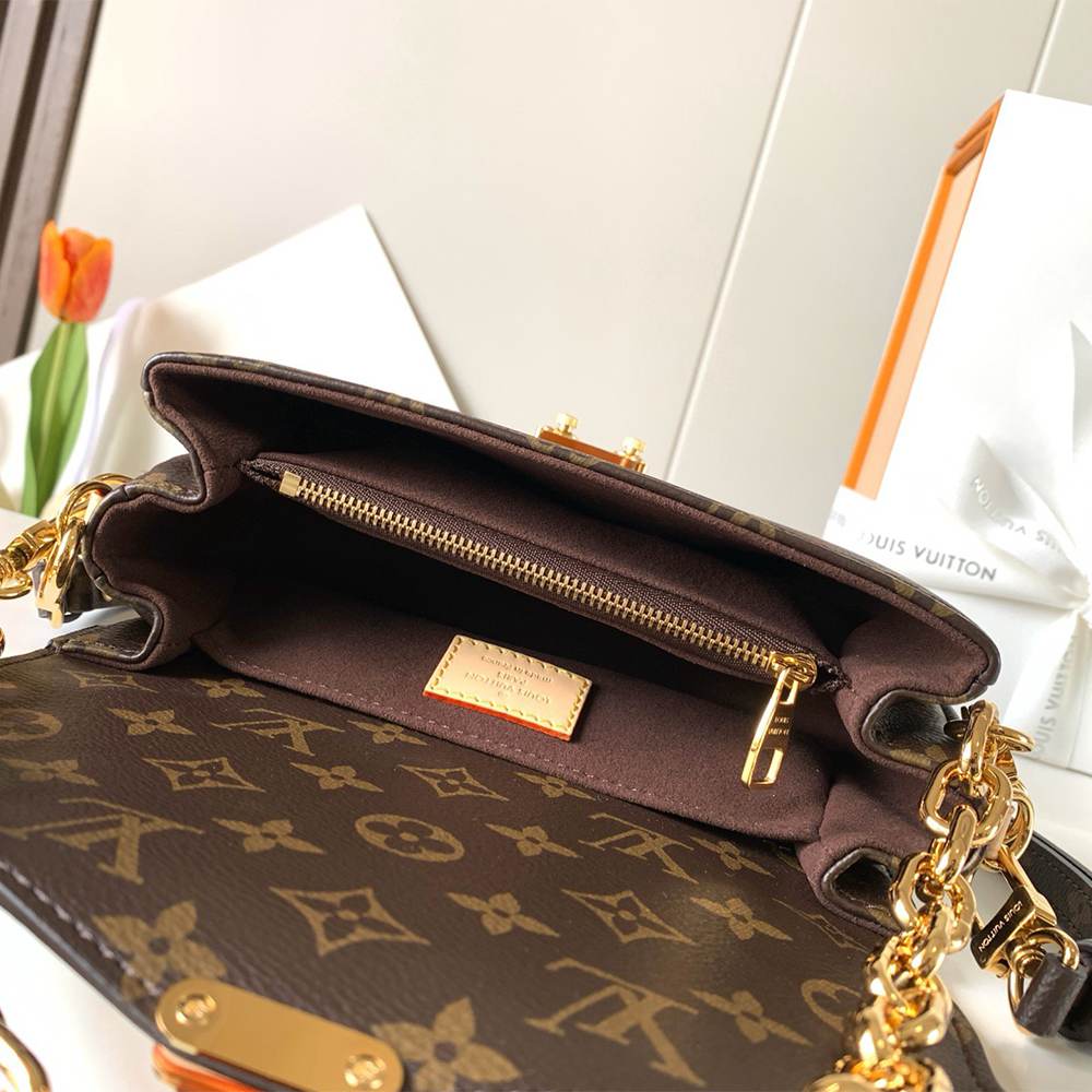 LV Pochette Métis East West