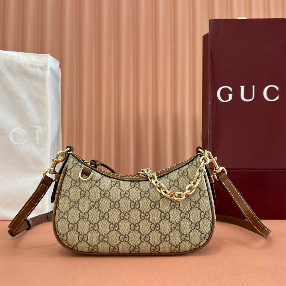 GG Emblem small shoulder bag