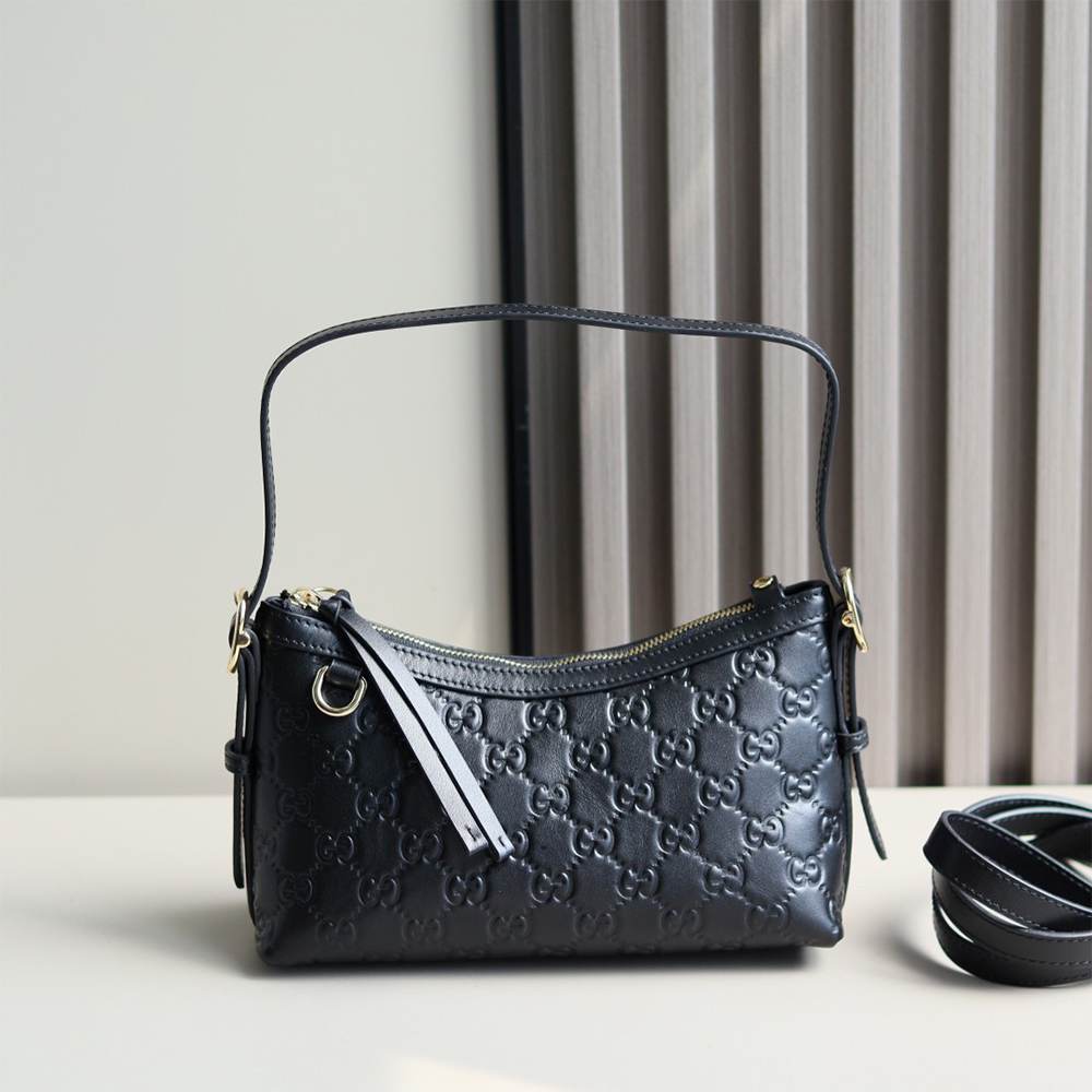 GG Emblem small shoulder bag