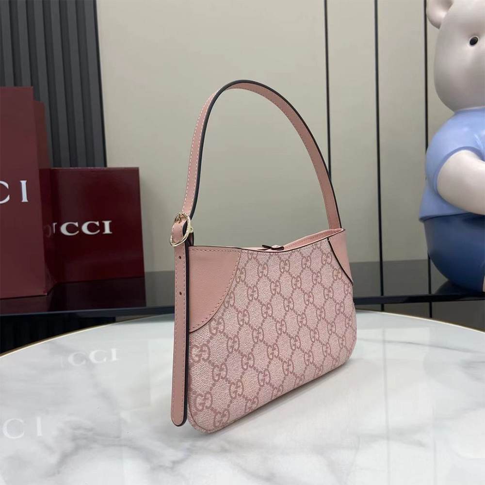 GG Emblem small shoulder bag