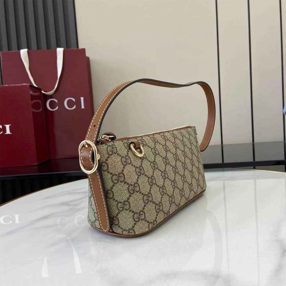 GG Emblem small shoulder bag