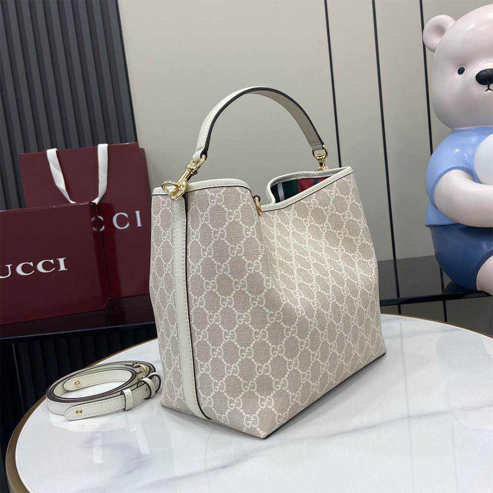 GG Emblem medium bucket bag