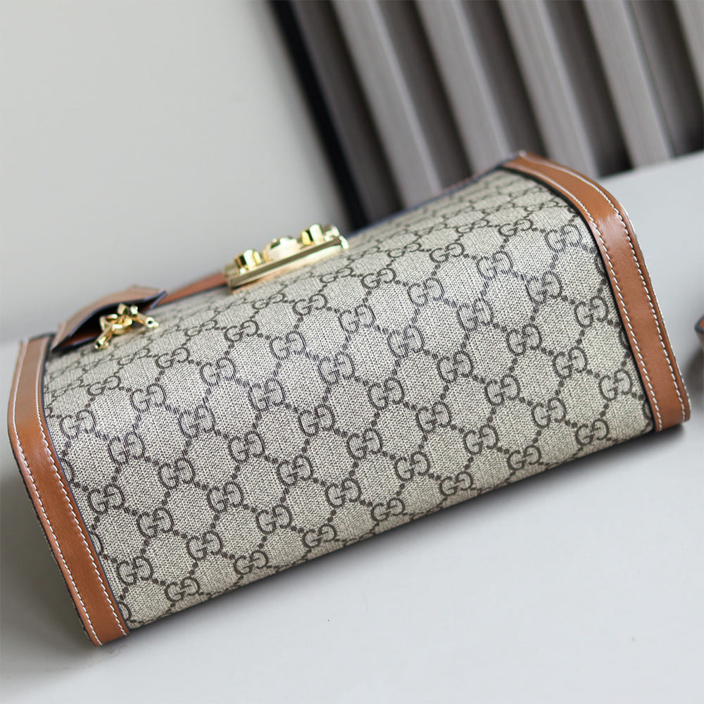 Gvc*1 Padlock medium top handle bag