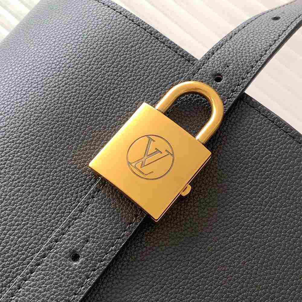 LV Low Key Cabas MM