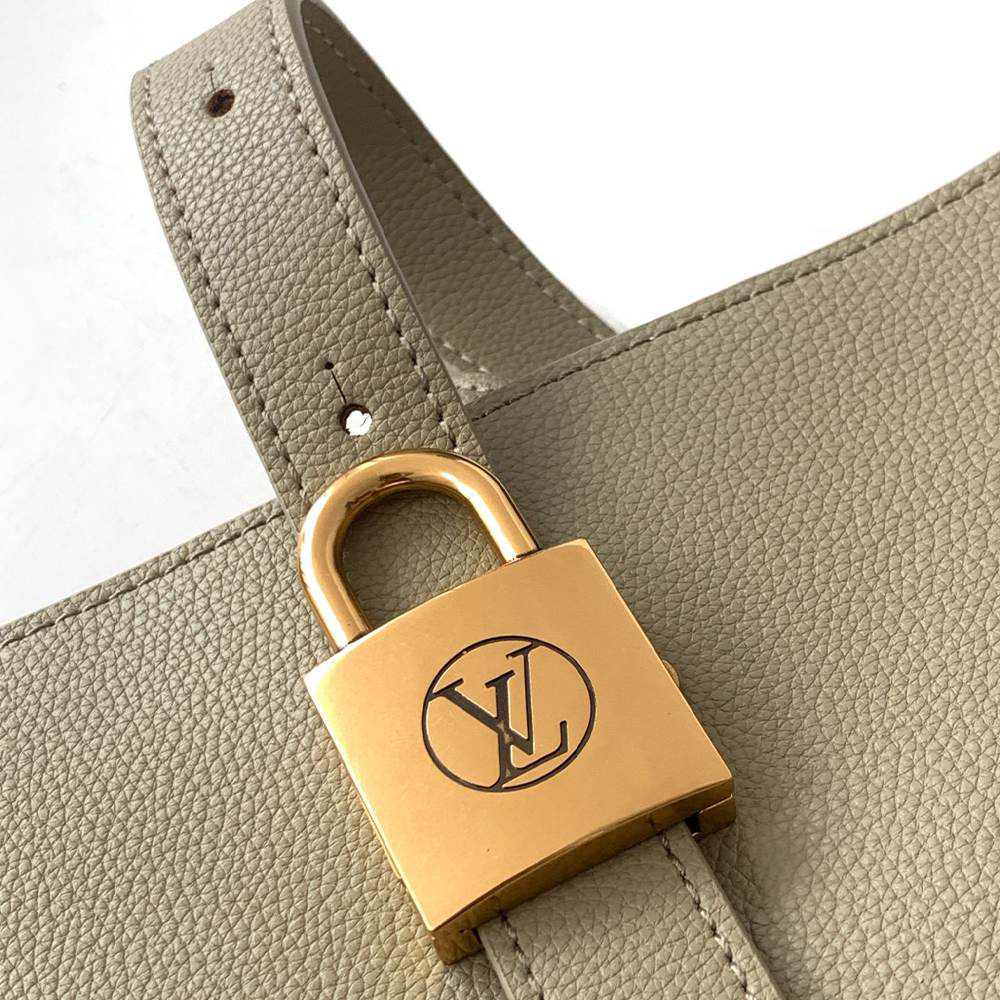 LV Low Key Cabas MM