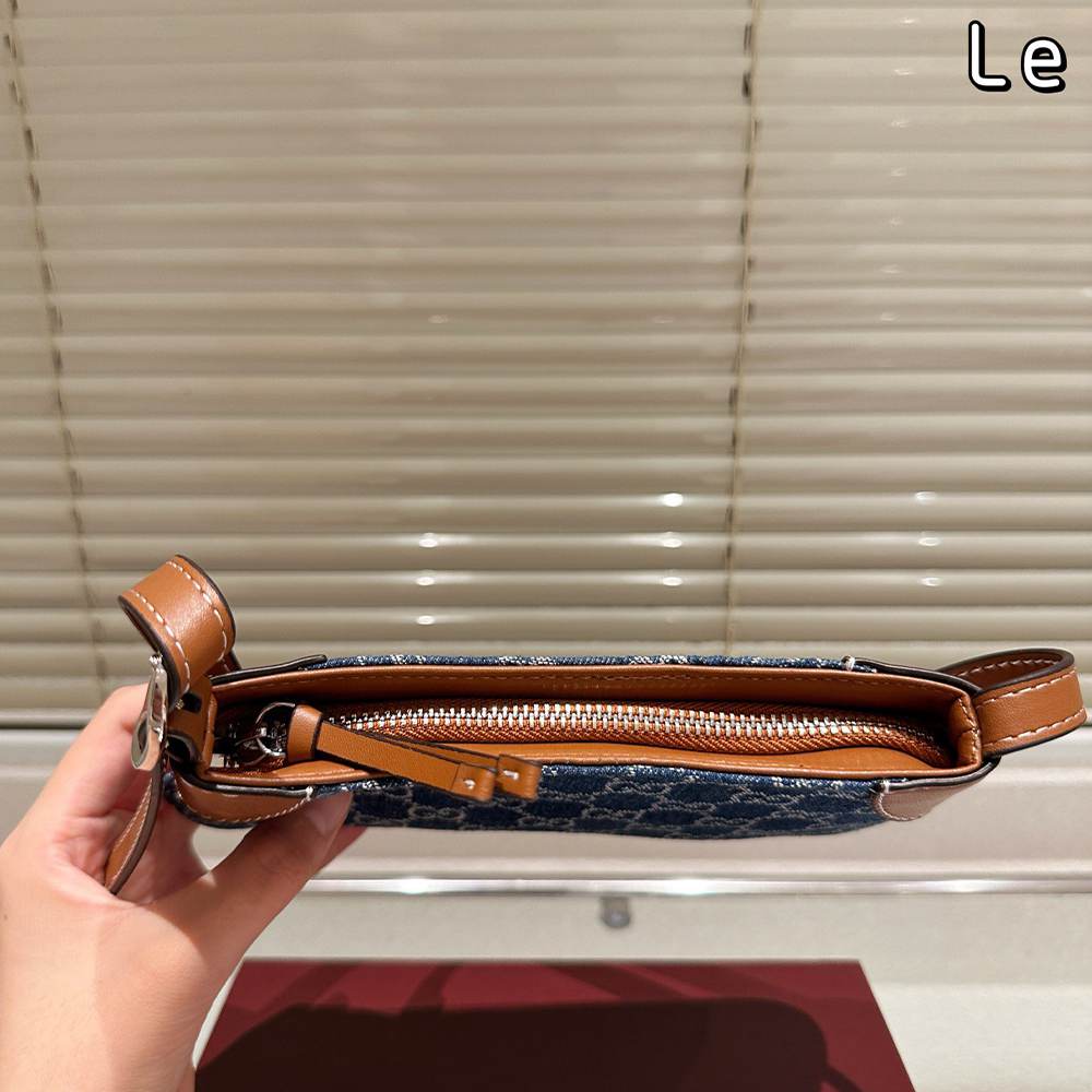 GG Emblem small shoulder bag
