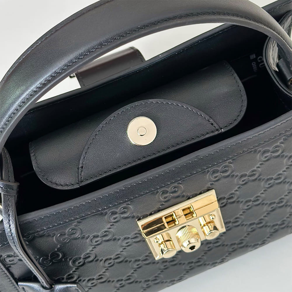 Gvc*1 Padlock medium top handle bag