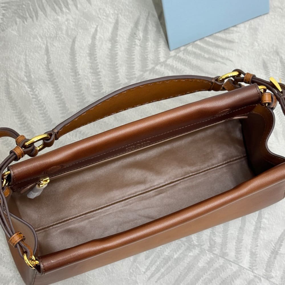 Pra*a Enchaine medium leather bag(HIGH-END GRADE)