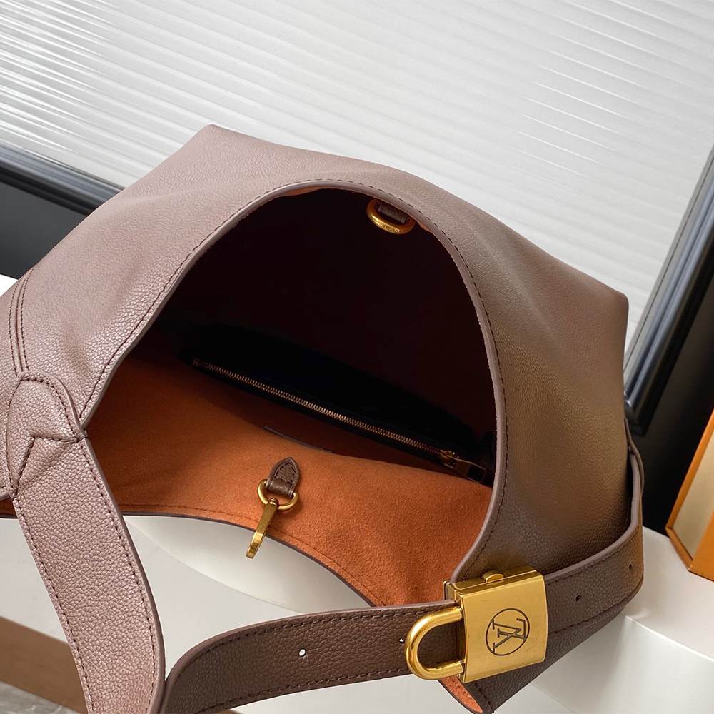 LV Low Key Hobo MM