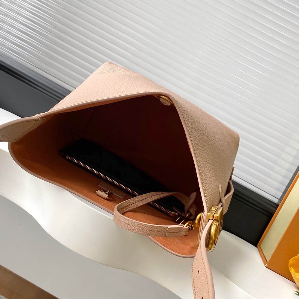 LV Low Key Hobo PM
