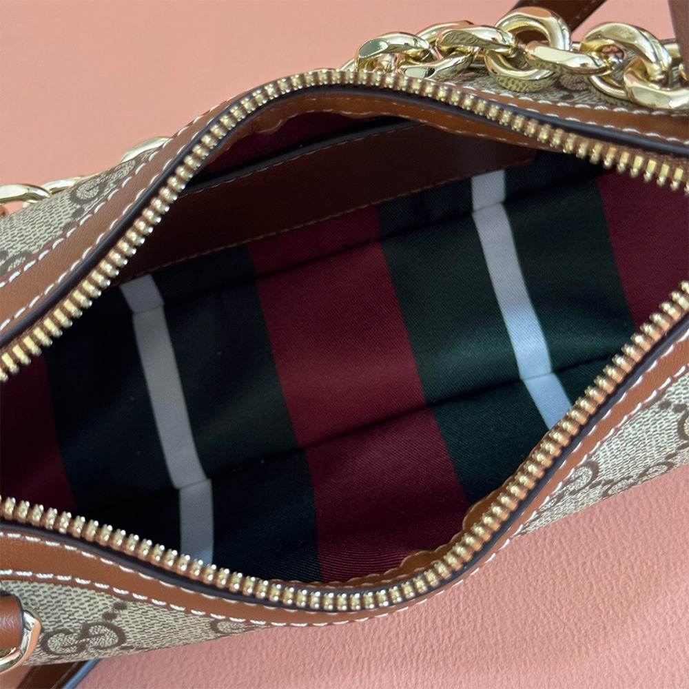 GG Emblem small shoulder bag