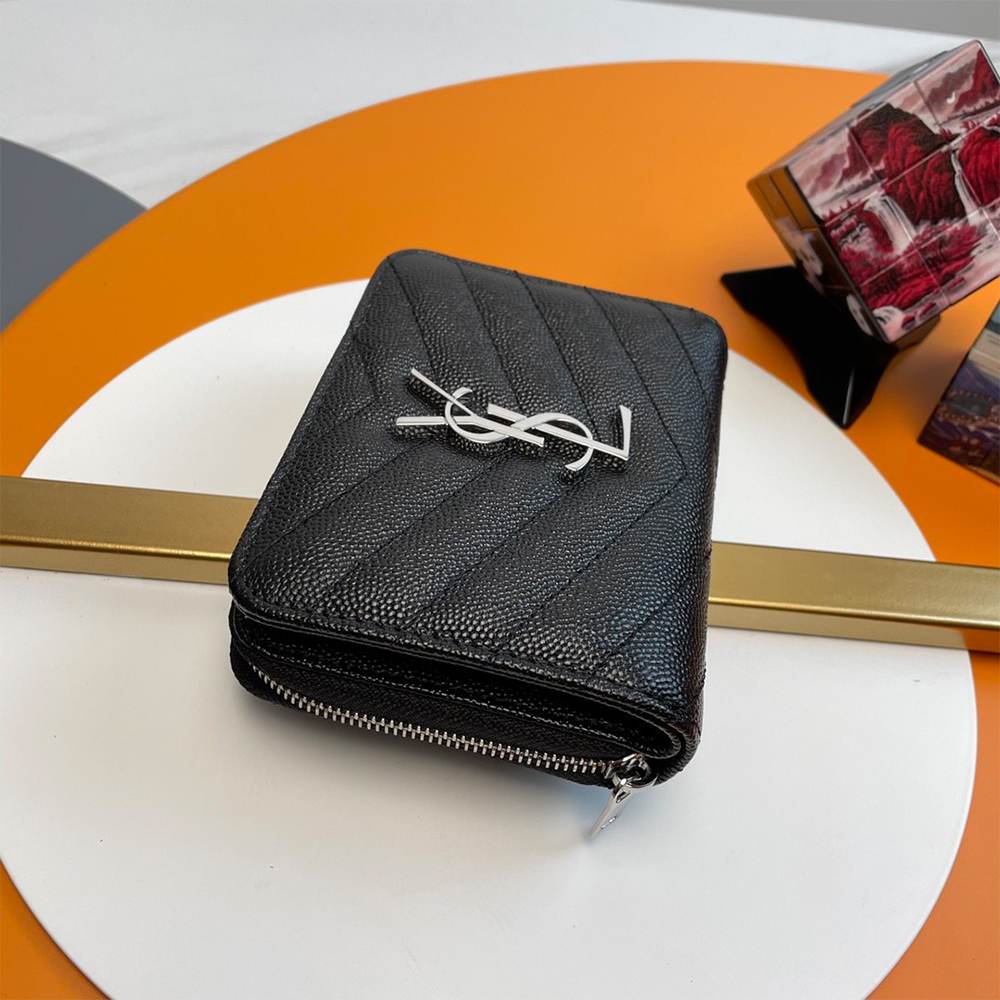Y51 CASSANDRE MATELASSÉ compact zip around wallet in grain de poudre leather